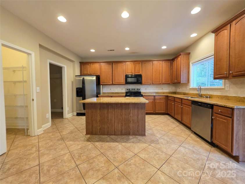 10927 Kinnairds Street, Charlotte, NC 28278.  MLS# CAR4231130, YatesRealty ID 6732. 