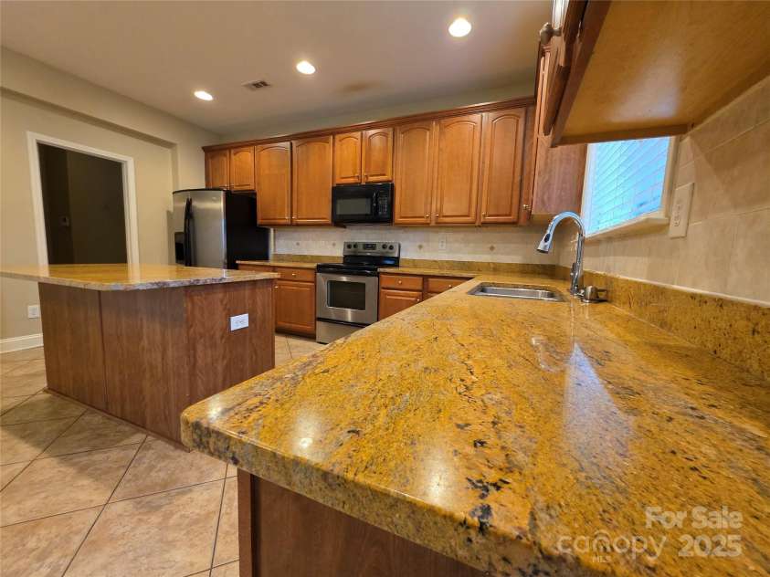10927 Kinnairds Street, Charlotte, NC 28278.  MLS# CAR4231130, YatesRealty ID 6732. 