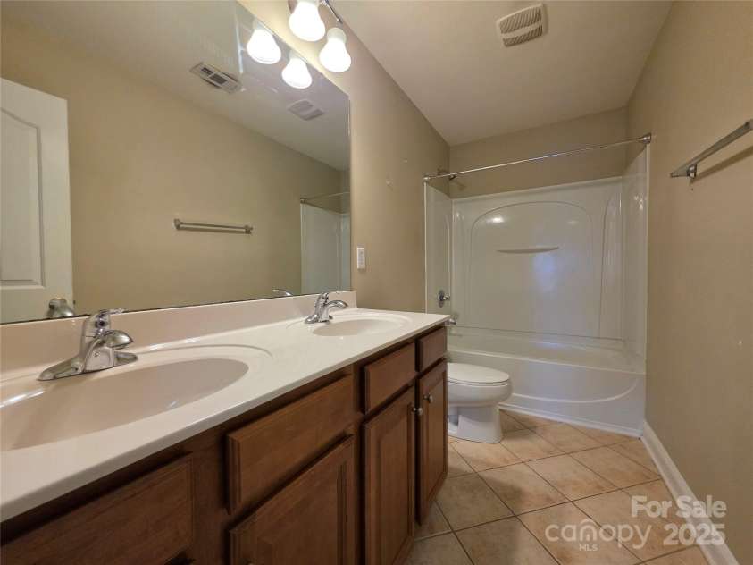 10927 Kinnairds Street, Charlotte, NC 28278.  MLS# CAR4231130, YatesRealty ID 6732. 
