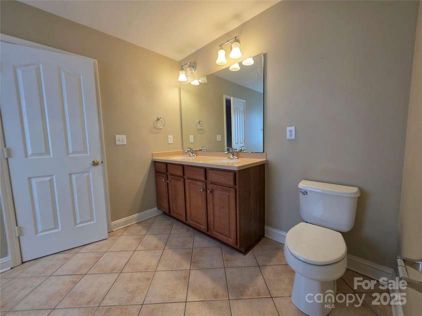10927 Kinnairds Street, Charlotte, NC 28278.  MLS# CAR4231130, YatesRealty ID 6732. 