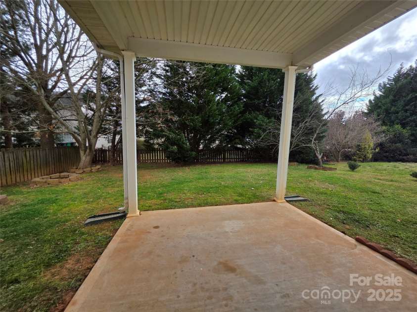 10927 Kinnairds Street, Charlotte, NC 28278.  MLS# CAR4231130, YatesRealty ID 6732. 