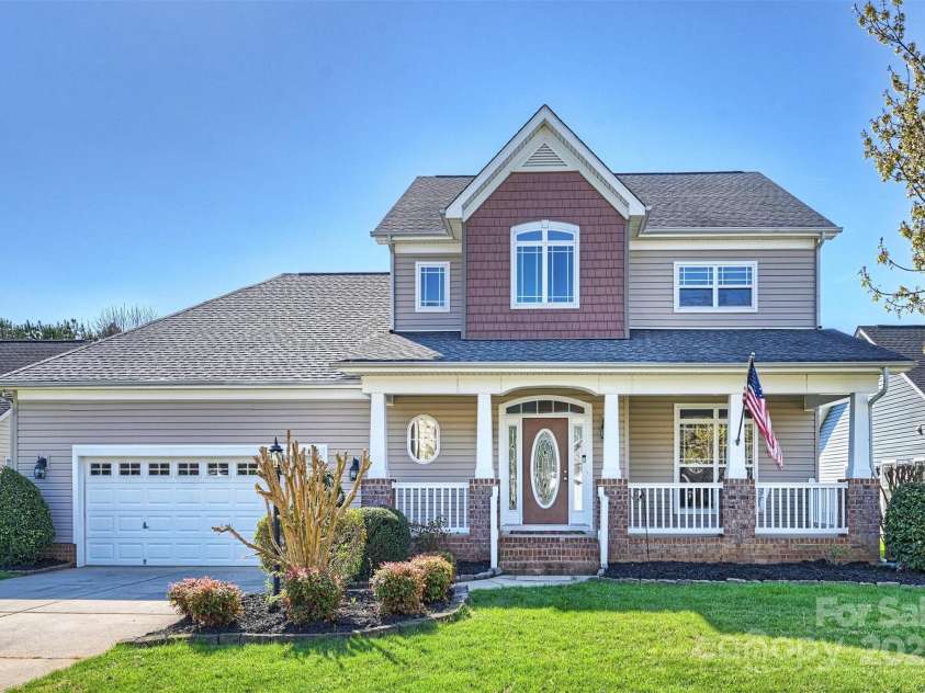 8816 Castle Cliff Drive, Matthews, NC 28105.  MLS# CAR4238925, YatesRealty ID 6733. 