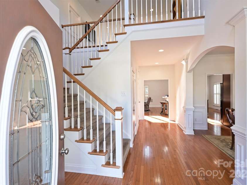 8816 Castle Cliff Drive, Matthews, NC 28105.  MLS# CAR4238925, YatesRealty ID 6733. 