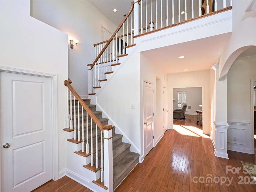 8816 Castle Cliff Drive, Matthews, NC 28105.  MLS# CAR4238925, YatesRealty ID 6733. 