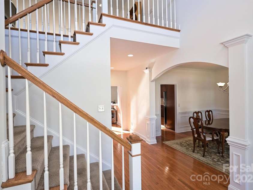 8816 Castle Cliff Drive, Matthews, NC 28105.  MLS# CAR4238925, YatesRealty ID 6733. 