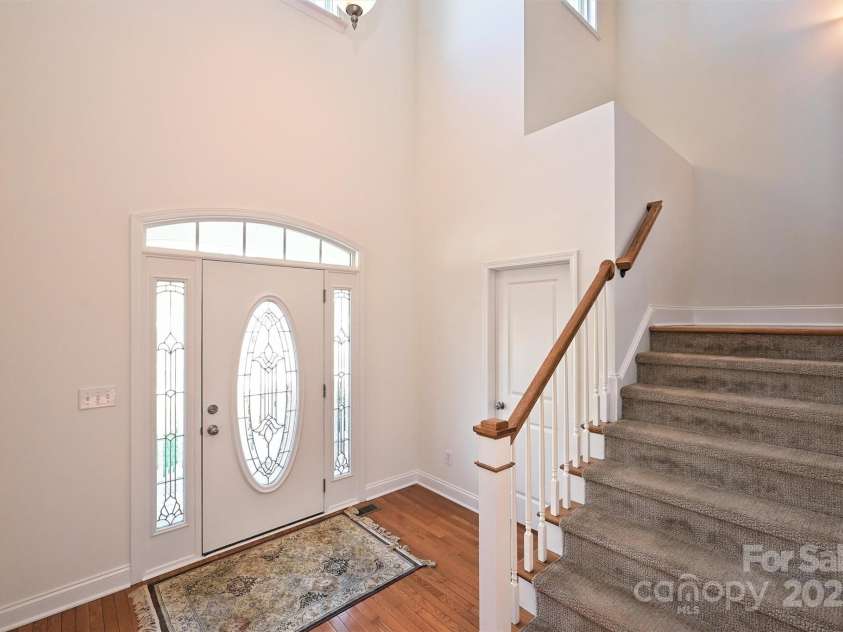 8816 Castle Cliff Drive, Matthews, NC 28105.  MLS# CAR4238925, YatesRealty ID 6733. 