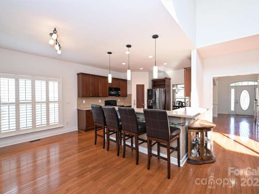 8816 Castle Cliff Drive, Matthews, NC 28105.  MLS# CAR4238925, YatesRealty ID 6733. 