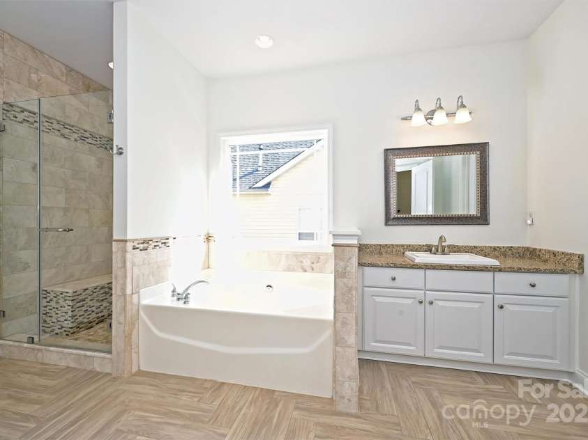 8816 Castle Cliff Drive, Matthews, NC 28105.  MLS# CAR4238925, YatesRealty ID 6733. 