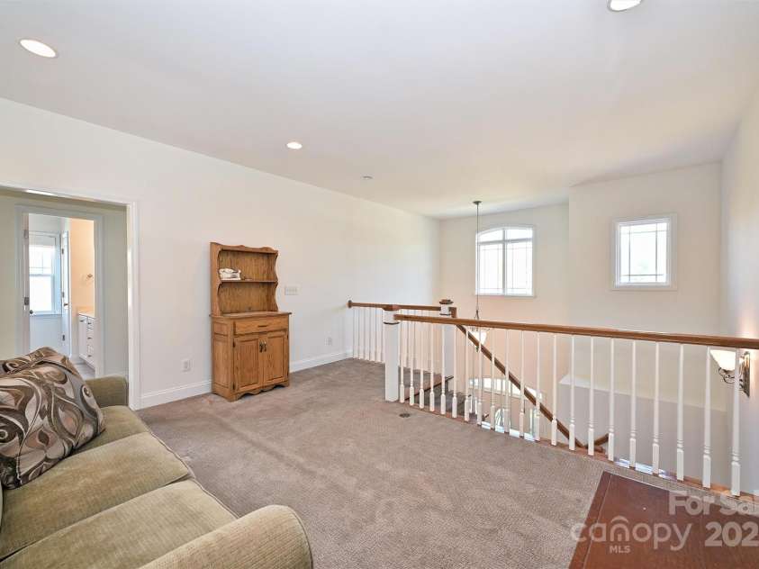 8816 Castle Cliff Drive, Matthews, NC 28105.  MLS# CAR4238925, YatesRealty ID 6733. 