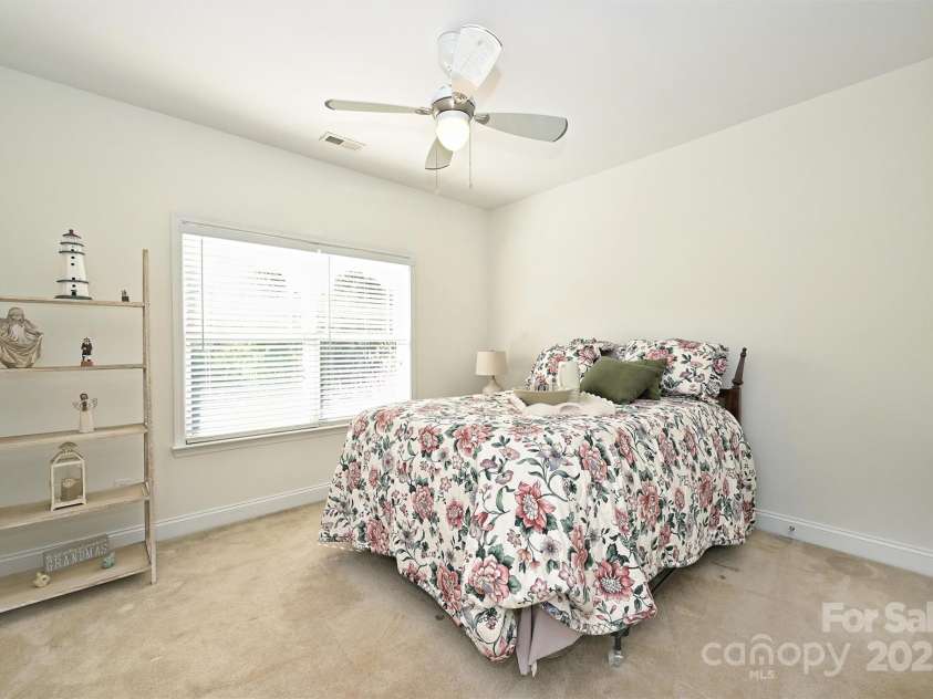 8816 Castle Cliff Drive, Matthews, NC 28105.  MLS# CAR4238925, YatesRealty ID 6733. 