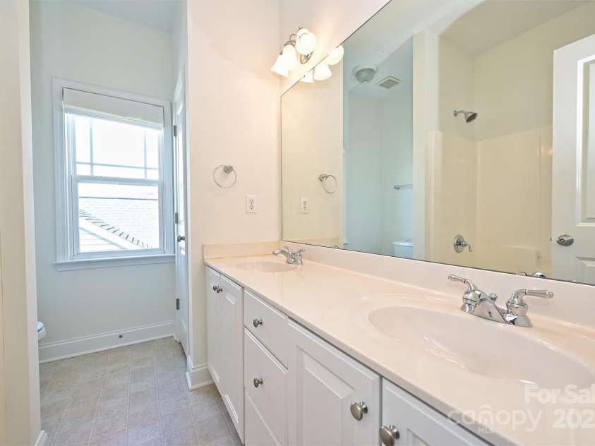 8816 Castle Cliff Drive, Matthews, NC 28105.  MLS# CAR4238925, YatesRealty ID 6733. 