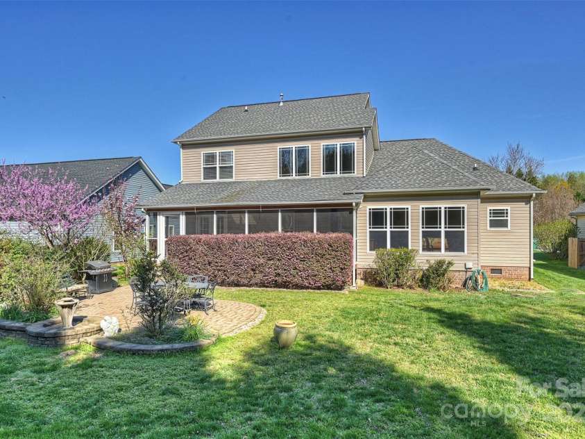 8816 Castle Cliff Drive, Matthews, NC 28105.  MLS# CAR4238925, YatesRealty ID 6733. 