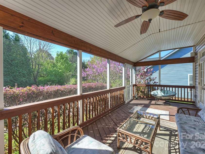 8816 Castle Cliff Drive, Matthews, NC 28105.  MLS# CAR4238925, YatesRealty ID 6733. 