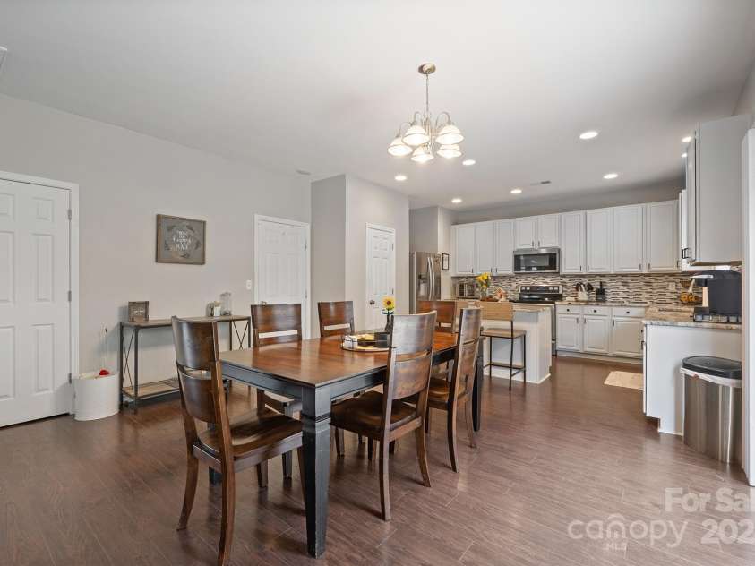 10241 Barrands Lane, Charlotte, NC 28278.  MLS# CAR4239355, YatesRealty ID 6735. Dining Area to Kitchen