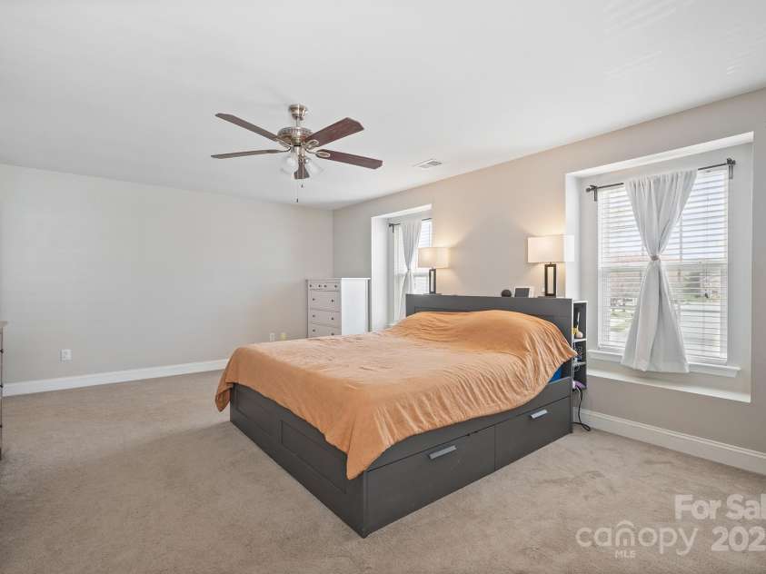 10241 Barrands Lane, Charlotte, NC 28278.  MLS# CAR4239355, YatesRealty ID 6735. Primary Suite