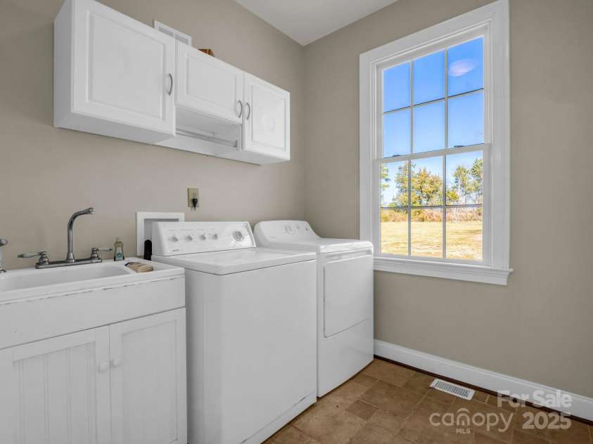 107 Sunderland Drive, Shelby, NC 28150.  MLS# CAR4225149, YatesRealty ID 6736. 