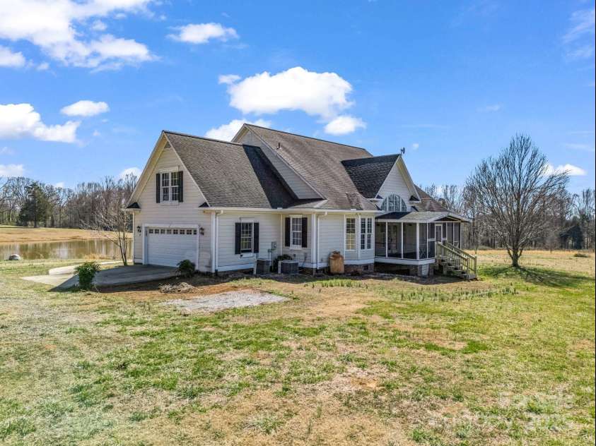 107 Sunderland Drive, Shelby, NC 28150.  MLS# CAR4225149, YatesRealty ID 6736. 