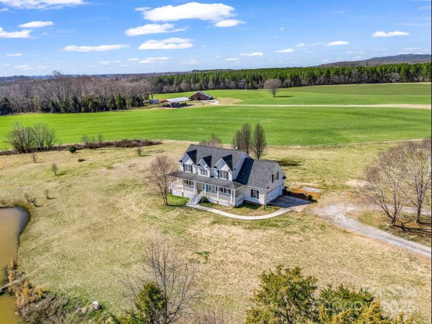 107 Sunderland Drive, Shelby, NC 28150.  MLS# CAR4225149, YatesRealty ID 6736. 