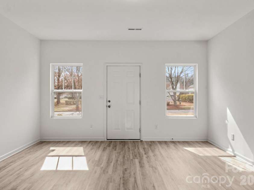 4511 Eaves Lane, Charlotte, NC 28215.  MLS# CAR4353030, YatesRealty ID 6737. 