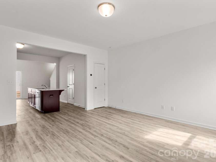 4511 Eaves Lane, Charlotte, NC 28215.  MLS# CAR4353030, YatesRealty ID 6737. 