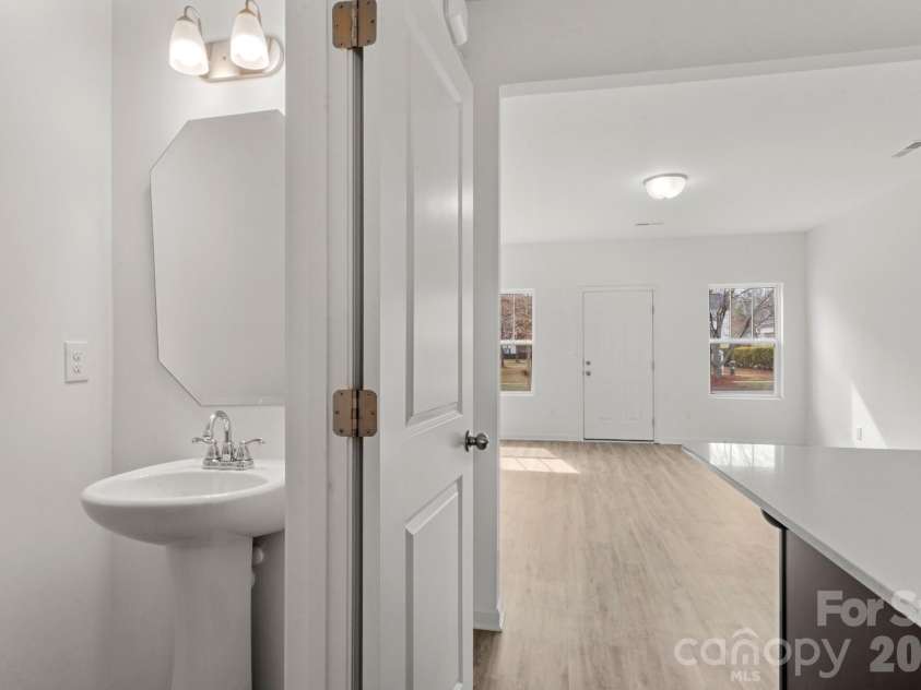 4511 Eaves Lane, Charlotte, NC 28215.  MLS# CAR4353030, YatesRealty ID 6737. 