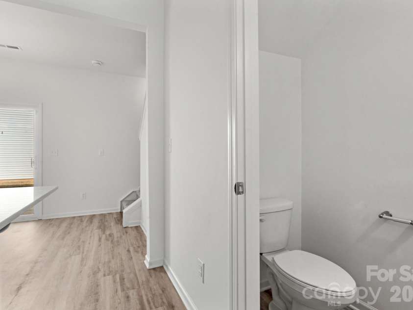 4511 Eaves Lane, Charlotte, NC 28215.  MLS# CAR4353030, YatesRealty ID 6737. 