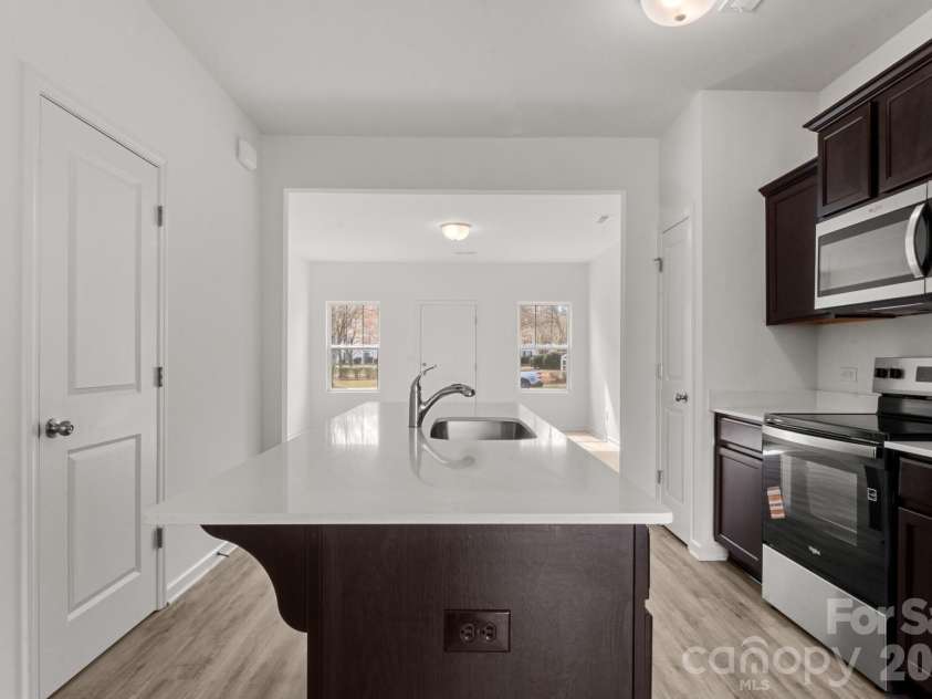 4511 Eaves Lane, Charlotte, NC 28215.  MLS# CAR4353030, YatesRealty ID 6737. 