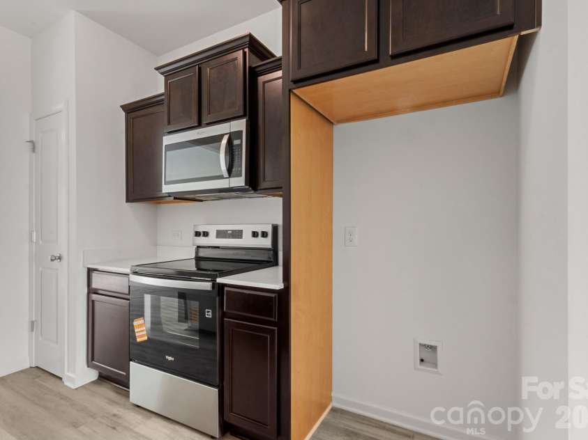4511 Eaves Lane, Charlotte, NC 28215.  MLS# CAR4353030, YatesRealty ID 6737. 