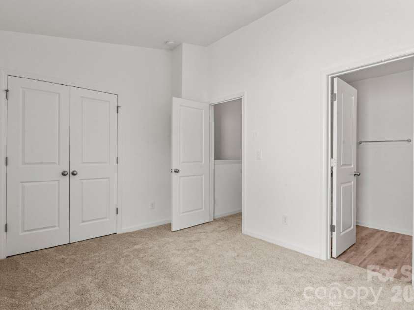 4511 Eaves Lane, Charlotte, NC 28215.  MLS# CAR4353030, YatesRealty ID 6737. 