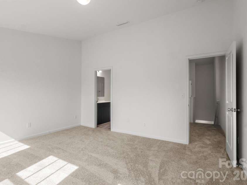 4511 Eaves Lane, Charlotte, NC 28215.  MLS# CAR4353030, YatesRealty ID 6737. 