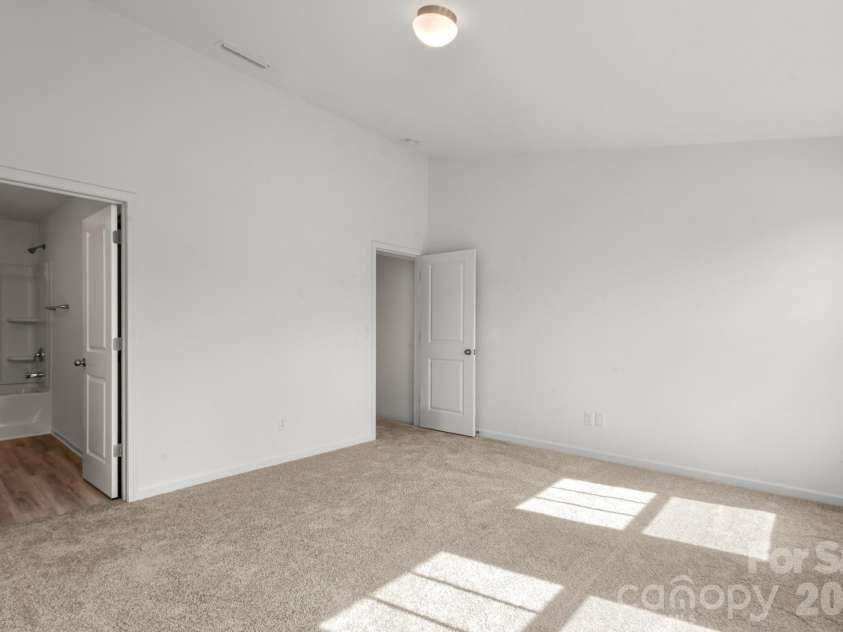 4511 Eaves Lane, Charlotte, NC 28215.  MLS# CAR4353030, YatesRealty ID 6737. 