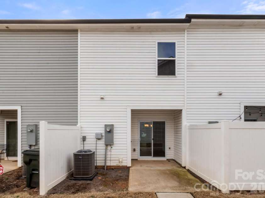 4511 Eaves Lane, Charlotte, NC 28215.  MLS# CAR4353030, YatesRealty ID 6737. 