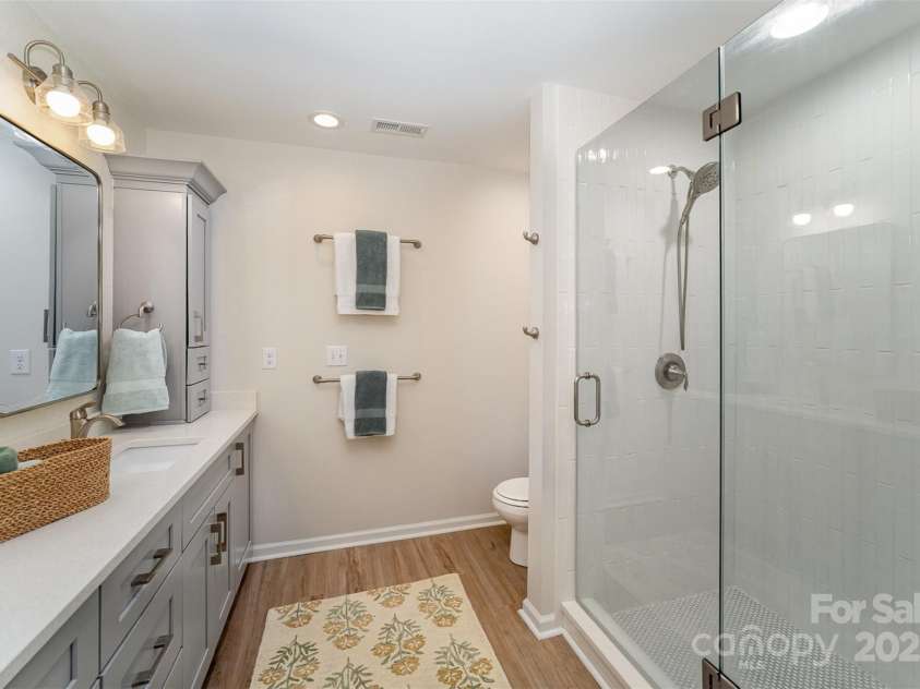 7445 Abigail Glen Drive, Charlotte, NC 28212.  MLS# CAR4242809, YatesRealty ID 6737. Gorgeous Primary Bathroom