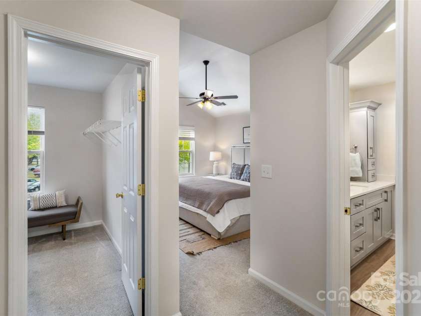 7445 Abigail Glen Drive, Charlotte, NC 28212.  MLS# CAR4242809, YatesRealty ID 6737. Primary Suite Entrance