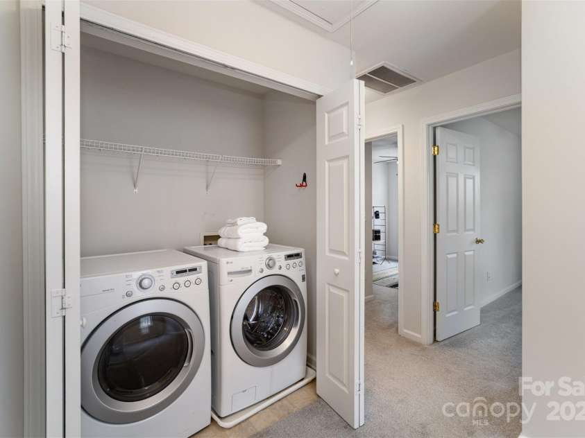 7445 Abigail Glen Drive, Charlotte, NC 28212.  MLS# CAR4242809, YatesRealty ID 6737. Washer/Dryer Included