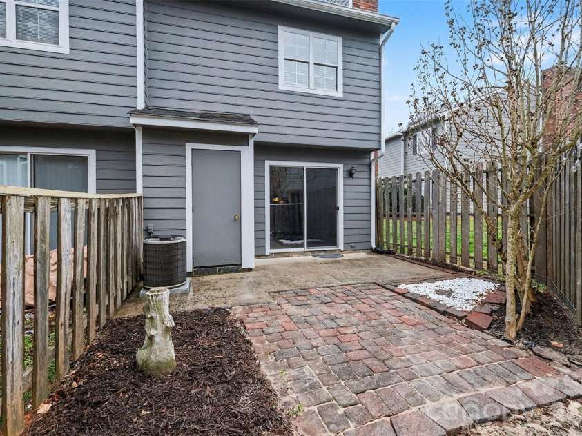 6042 Heath Valley Road, Charlotte, NC 28210.  MLS# CAR4338373, YatesRealty ID 6738. PRIVATE END UNIT 