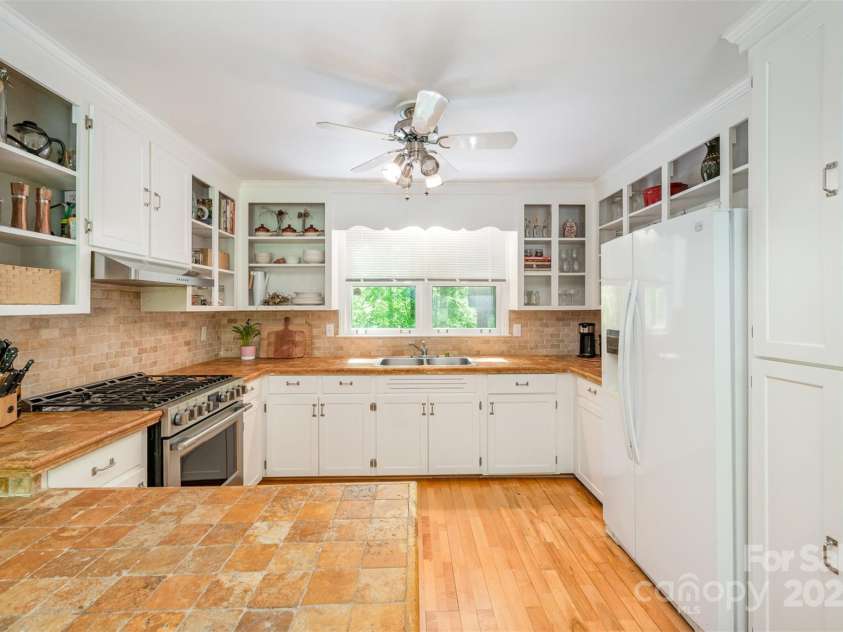 7230 Ridge Lane Road, Charlotte, NC 28262.  MLS# CAR4246233, YatesRealty ID 6738. 