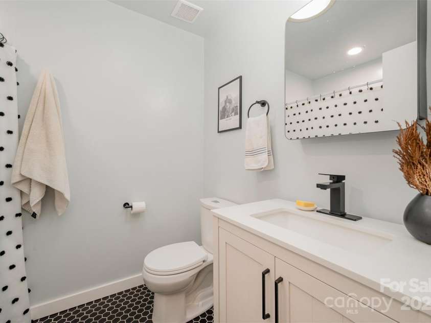 7230 Ridge Lane Road, Charlotte, NC 28262.  MLS# CAR4246233, YatesRealty ID 6738. 