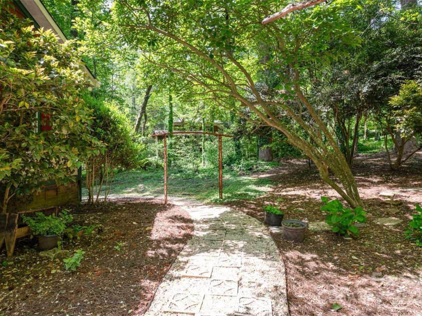 7230 Ridge Lane Road, Charlotte, NC 28262.  MLS# CAR4246233, YatesRealty ID 6738. 