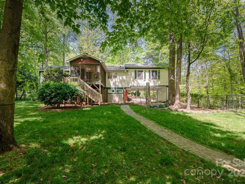 7230 Ridge Lane Road, Charlotte, NC 28262.  MLS# CAR4246233, YatesRealty ID 6738. 