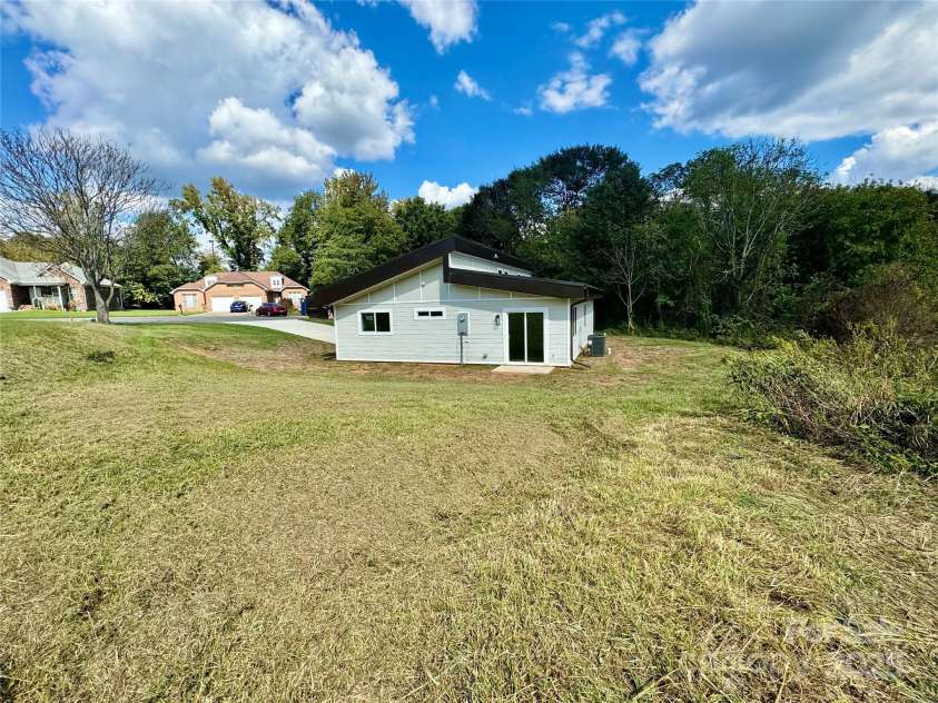 901 Linney Lane, Shelby, NC 28152.  MLS# CAR4188208, YatesRealty ID 674. 