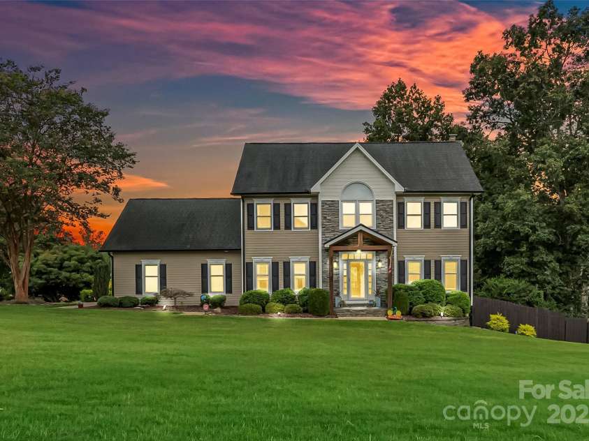 3765 11th Street, Hickory, NC 28601.  MLS# CAR4295304, YatesRealty ID 6740. 