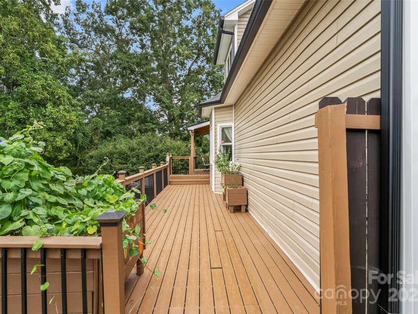 3765 11th Street, Hickory, NC 28601.  MLS# CAR4295304, YatesRealty ID 6740. 