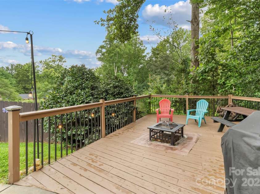 3765 11th Street, Hickory, NC 28601.  MLS# CAR4295304, YatesRealty ID 6740. 