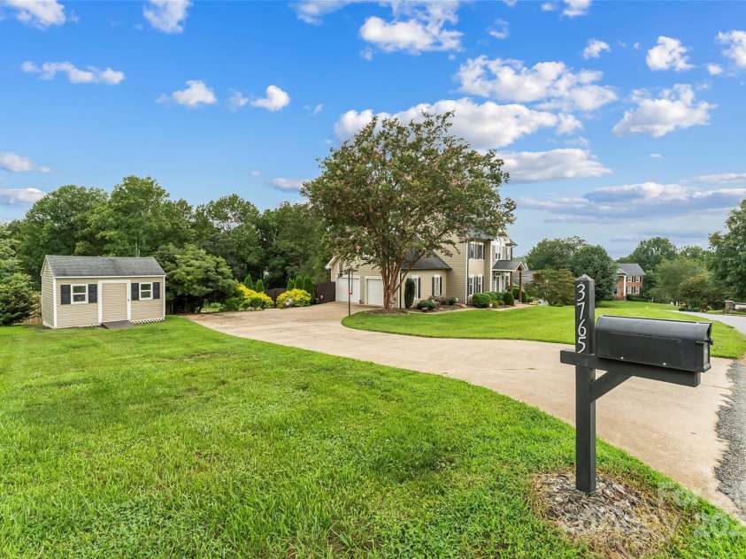 3765 11th Street, Hickory, NC 28601.  MLS# CAR4295304, YatesRealty ID 6740. 