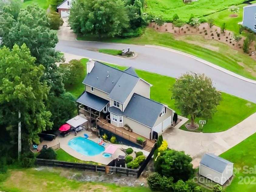 3765 11th Street, Hickory, NC 28601.  MLS# CAR4295304, YatesRealty ID 6740. 