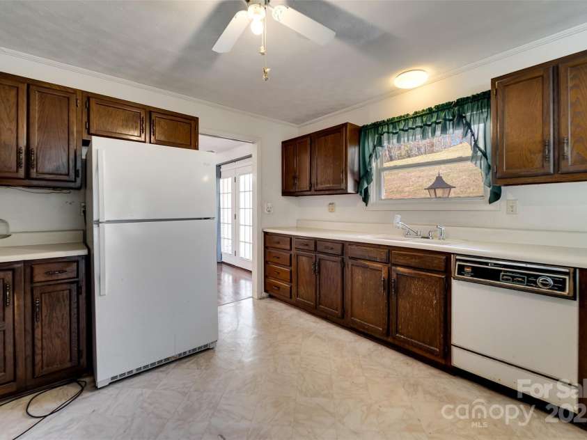 67 Hillcrest Street, Sylva, NC 28779.  MLS# CAR4231193, YatesRealty ID 6742. 