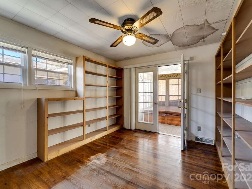 67 Hillcrest Street, Sylva, NC 28779.  MLS# CAR4231193, YatesRealty ID 6742. 