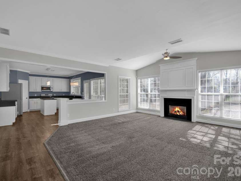 3538 Manor House Drive, Charlotte, NC 28270.  MLS# CAR4358198, YatesRealty ID 6744. Great Room and Kitchen open with a divider