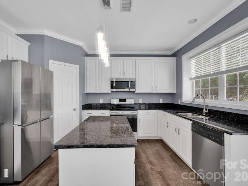3538 Manor House Drive, Charlotte, NC 28270.  MLS# CAR4358198, YatesRealty ID 6744. Kitchen Island with Beautiful Granite Counters